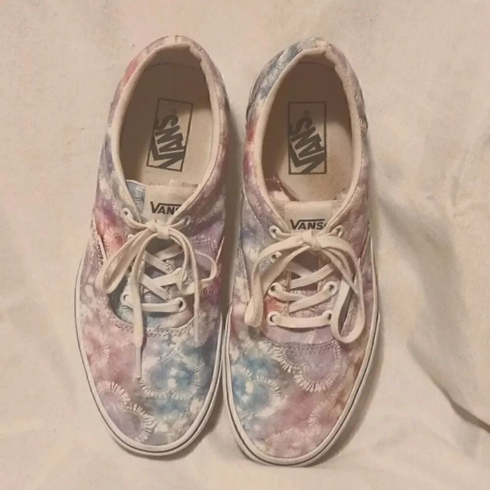 Vans Doheny tye die Heart multi color low top skate shoe sneakers size 9